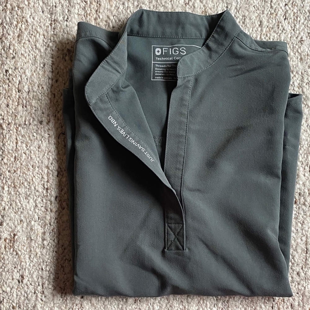 FIGS Women’s MOSS green medical scrub top